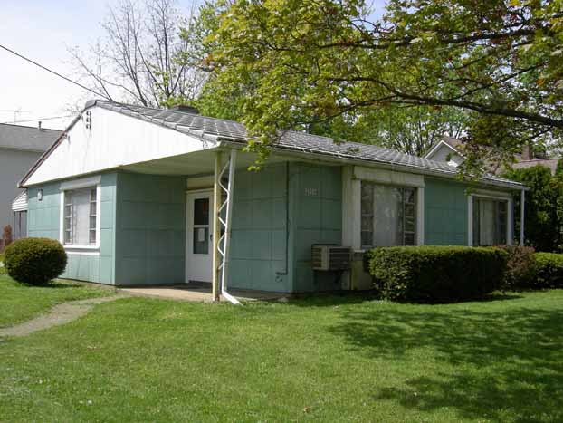 A Lustron enameled-steel prefab from the 1948-1950 production window