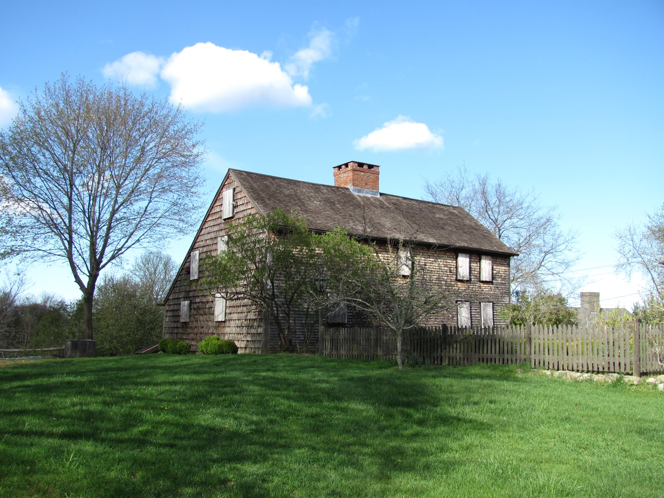 A Saltbox in Ipswich with the characteristic asymmetric roofline